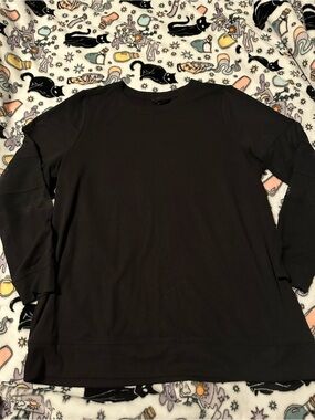 Torrid Woman’s Black Crewneck Sweatshirt